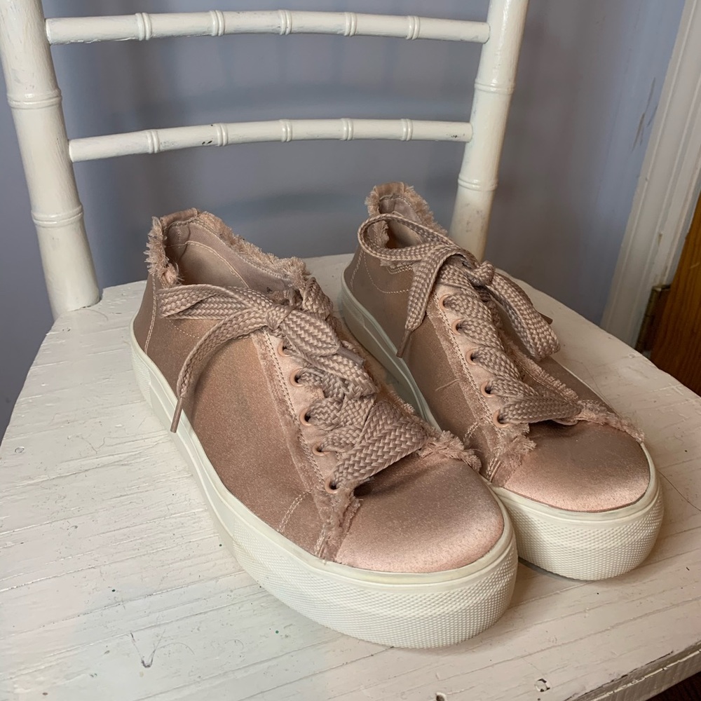 VINTAGE Steve Madden Sneakers☺️